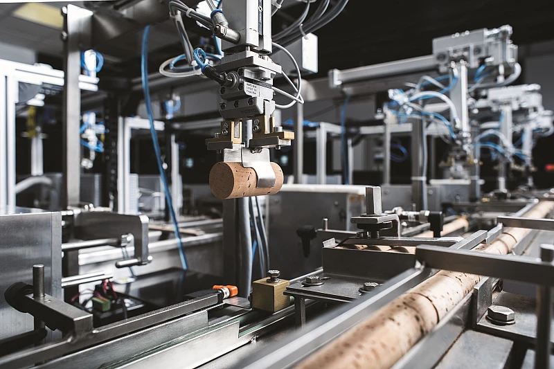 NDtech® NDtech® es la tecnología patentada por Amorim que examina individualmente cada corcho natural mediante cromatografía de gases, lo que garantiza niveles de TCA no detectables y asegura la máxima neutralidad sensorial y la protección del vino.